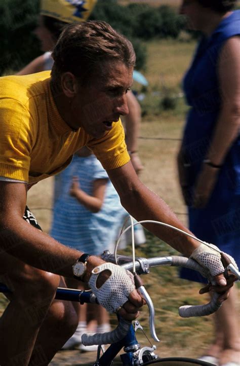He stated before the 1961 tour that he would gain the yellow jersey on day one and wear it all. Poulidor-Anquetil, face à face dans le Tour 1964
