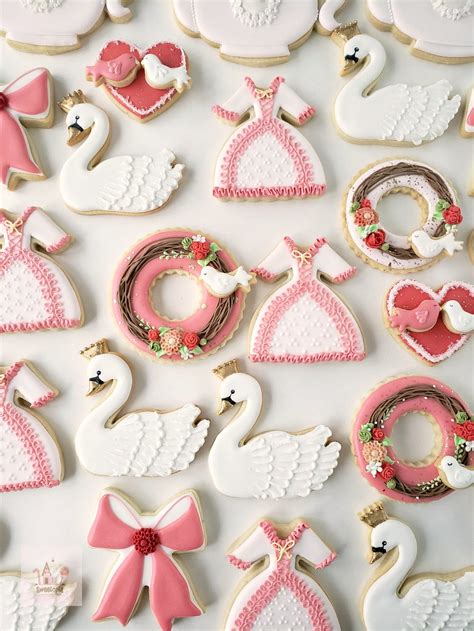 Video How To Decorate Valentine Cookies Sweetopia