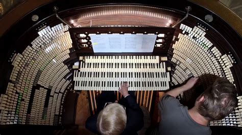 Mark Thallander Plays Fred Swanns Amazing Grace On The Largest Pipe