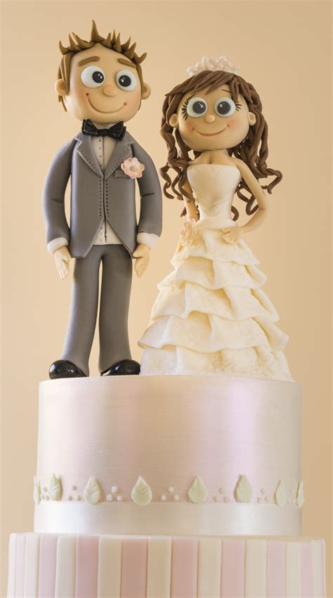 bride and groom cake cakeflix
