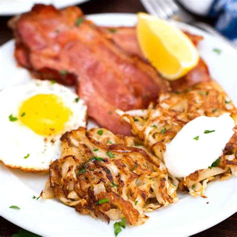 Instructions in a large bowl, whisk together eggs, garlic powder, and salt. Cabbage Hash Browns Recipe - Sweet and Savory Meals