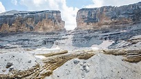 Photo drone : La Brèche de Roland, cirque de Gavarnie, Pyrénées ...