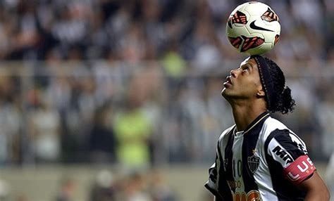 Ronaldinho Joins Queretaro Tiago Reveals Chelsea Snub Soccer News