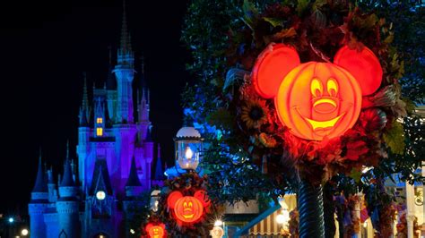 Dining Reservations Now Available During Holiday Parties At Magic