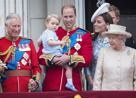 Ez az oldal azért jött létre,mert úgy éreztem, hogy ezzel kifejezhetem a királynő iránti. Vilmos herceg Erzsébet királynő kedvence a brit királyi ...