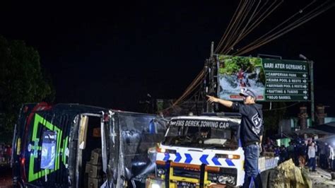 Foto Supir Bus Ditetapkan Tersangka Kecelakaan Maut Di Ciater Subang