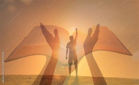 Fotografia Do Stock Worshiping Hands Reaching Out To The Sun Man