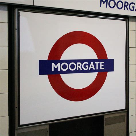 Moorgate Underground Station Modern Panel Roundel In 197 Flickr