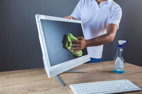 Can You Clean A Computer Screen With Windex