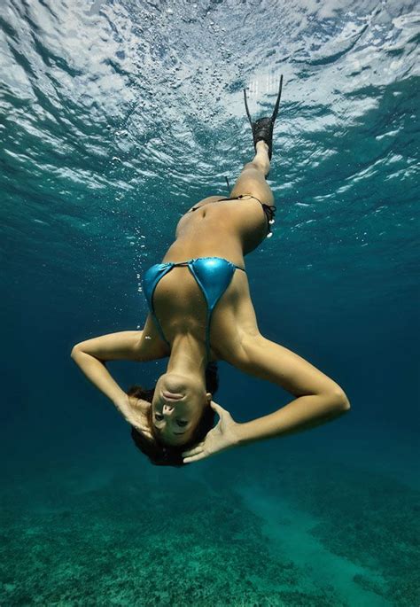 pin by jerome goolsby on underwater girl in water underwater