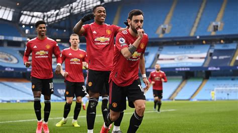Manchester City Vs Manchester United Score Fernandes And Shaw Strike To End Citys 21 Game