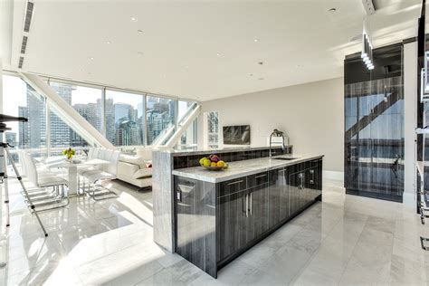 Elegant Toronto Waterfront Luxury Penthouse With Floor To Ceiling