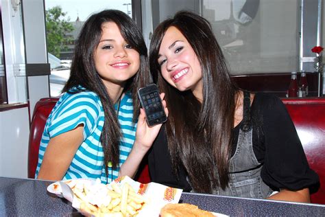 Demi Selena Photo Selena Gomez And Demi Lovato Photo 17937006 Fanpop