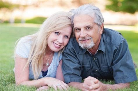 Pin By Sharon Davis On Middle Age Couples Photo Middle Aged Couples Photography Couple