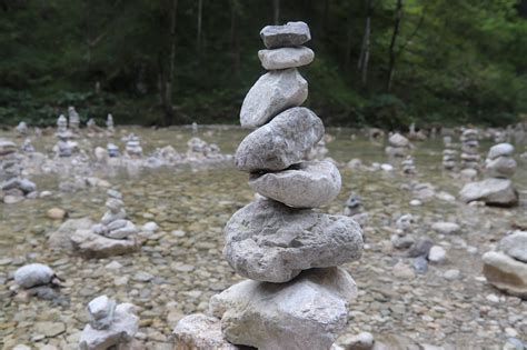 Is The Art Of Rock Stacking Really Rocks Justbluedutch