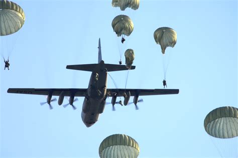 Us Soldiers Of The 305th Parachute Infantry Regiment 82nd Airborne