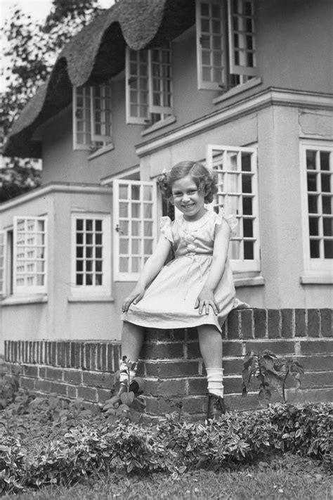 The Queens Childhood Wendy House House And Garden