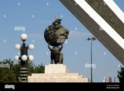 Commemorating Monument To The Earthquake Of Ashgabat