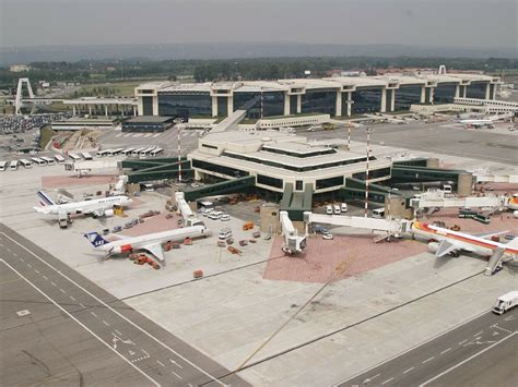 Estacionamiento Aeropuerto De Roma Fiumicino Aeropuertosnet