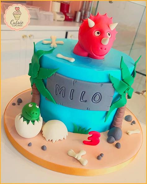 Dino Cake Decorated Cake By Cutsie Cupcakes Cakesdecor