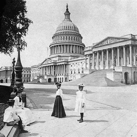 Constructed In The 1790s The Us Capitol Building First Opened To