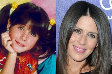 Punky brewster est une orpheline amusante et débrouillarde abandonnée par sa mère à l'âge de sept ans et adoptée par henry warnimont, vieux photographe vivant à chicago. Soleil Moon Frye began her career as a child actor at the ...