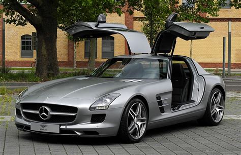 Gullwing Doors Disappearance With Time Shifting Gears