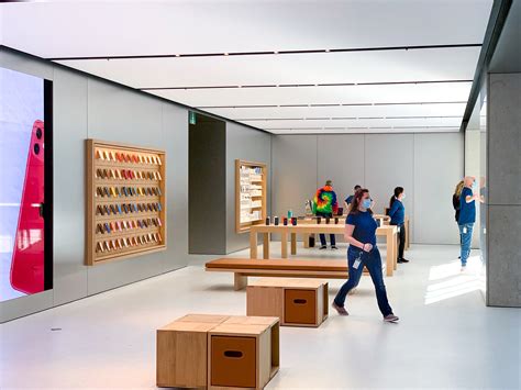 Photos Apple Sydney Reopens With New Design 9to5mac