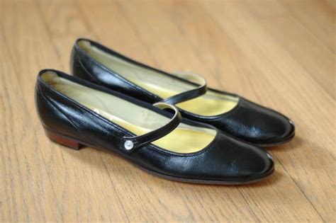 Vintage 1960s Shoes 60s Black Leather Mary Jane Flats Size 85