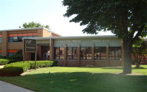 Depaul And Gordon Tech Partnership To Boost North Side Catholic Hs