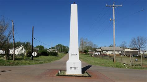 Old Ozark Trail Monument Langston Oklahoma Located On T Flickr