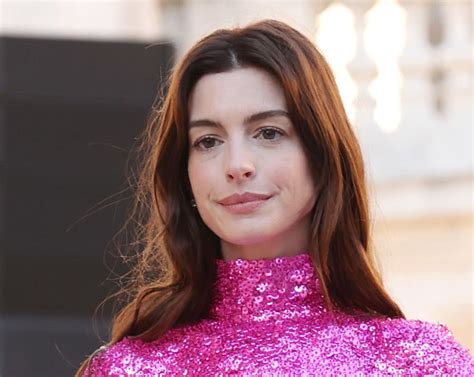 Viral Clip Sparks Debate Is Anne Hathaway Rude To Fans