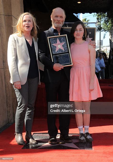 actress amy madigan actor ed harris and daughter lily at the ed news photo getty images