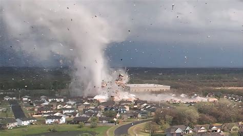 Потрясающие кадры торнадо снятые с дрона Youtube