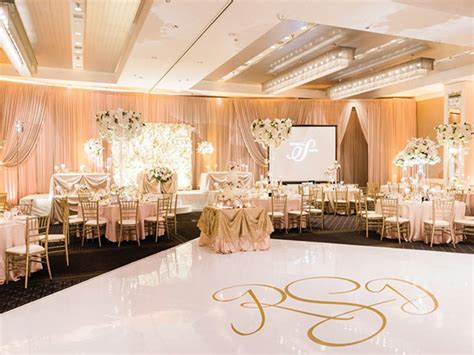 9 Essential Tips For Hosting A Small But Grand Banquet Hall Wedding