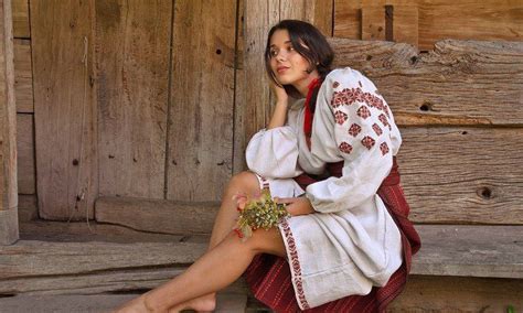 russian and ukrainian clothing national folk costume
