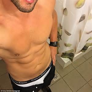 Kris Smith Flaunts His Killer Abs In Racy Selfies After Regaining Model Physique Daily Mail Online