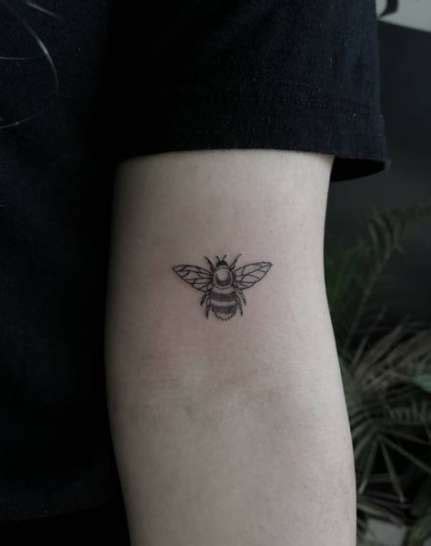 16 Ideas Tattoo Tiny Bee Wrist Bee Tattoo Bumble Bee Tattoo Tattoo Bee
