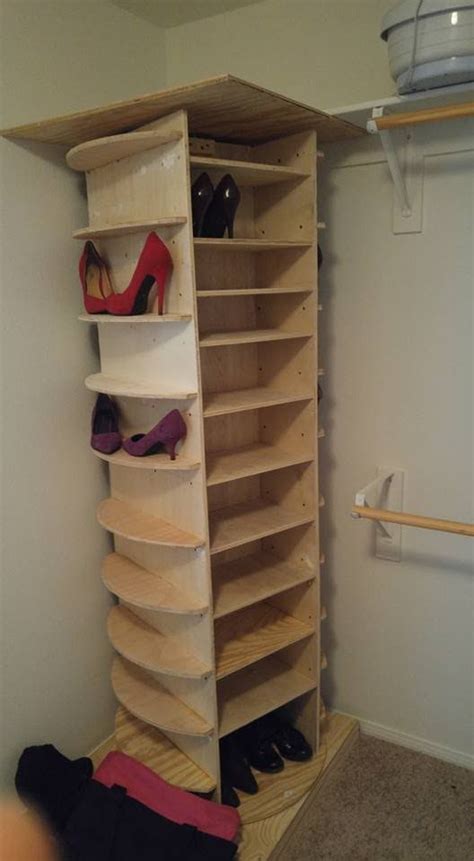 This is a diy video on how to make a quick, easy and inexpensive shoe rack that takes up to 12 pairs of shoes! DIY Lazy Susan Shoe Rack | Diy lazy susan, Closet shoe storage
