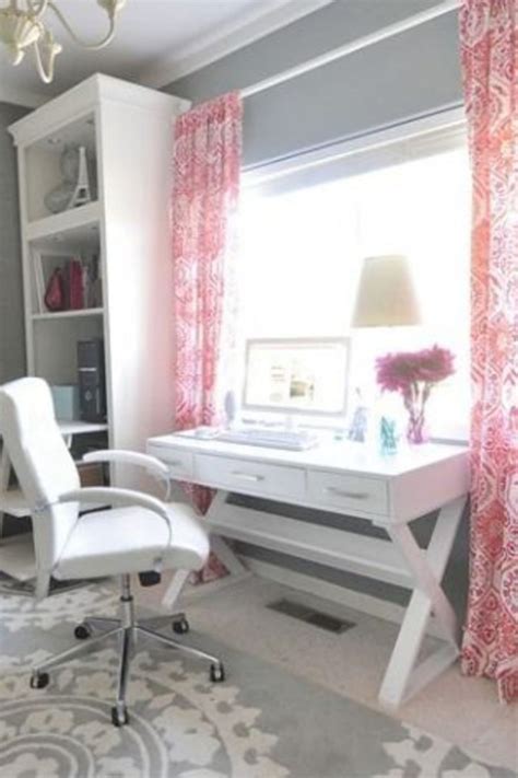 We hope we were able to inspire you with these home office decor ideas! Pretty Home Office Ideas For Women - Beautiful Glam Chic ...