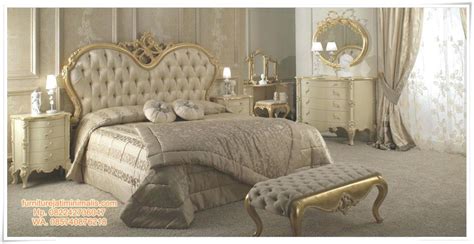 Kamar tidur dengan 2 ranjang queen dan 2 ranjang single karya sita montgomery interiors (sumber : Ranjang Tempat Tidur Pengantin Baroque, ranjang tempat ...