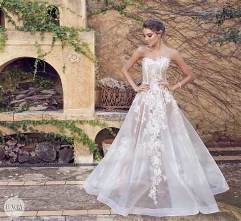 The Naked Wedding Dress Is Going To Be A Huge Bridal Trend In Styleourlife Com