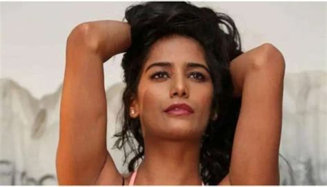 dare to bare poonam pandey promises to go topless if she gets votes for lock upp finale