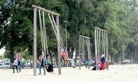 Why tourists like ad azim homestay pantai batu buruk. Pantai Batu Burok, Kuala Terengganu ~ Homestay Impian ...