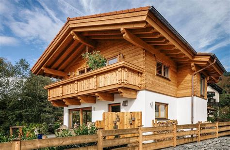 Das wohnen in hanglage bietet viele vorteile: Tiroler Holzhaus | Haus, Altholz haus, Holzhaus