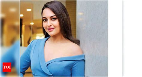 Sonakshi Sinha Wanted Double Xl Cast To Be Serious On Sets Hindi Movie News Times Of India