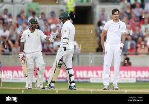 England Bowler Steven Finn Shows His Frustration As Pakistan S Sohail Khan And Sarfraz Ahmed Add