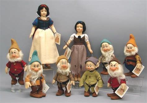 R John Wright Two Snow Whites And 7 Dwarf Dolls Apr 03 2008