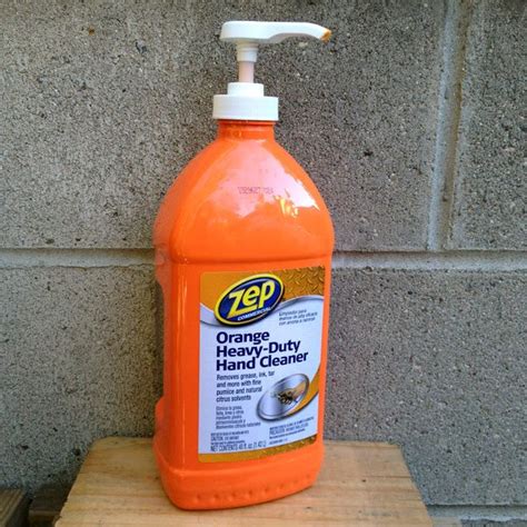 It contains 100 percent natural citrus solvents and no caustics, acids, petroleum distillates, chlorinated aromatic solvents or fluorocarbon propellants that deplete the ozone. The Best Pumice Soap Hand Cleaner