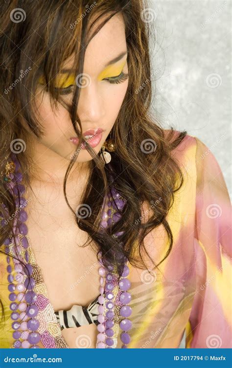 Asiatisk Attraktiv Sexig Kvinna Arkivfoto Bild Av Ursnyggt Smycken